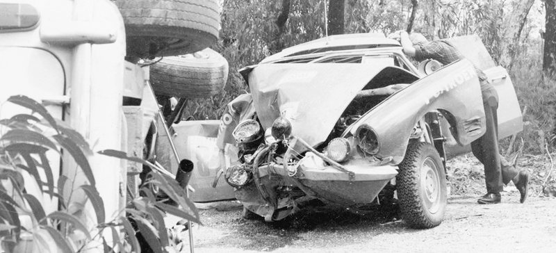 The Citroen DS and Mini after the accident