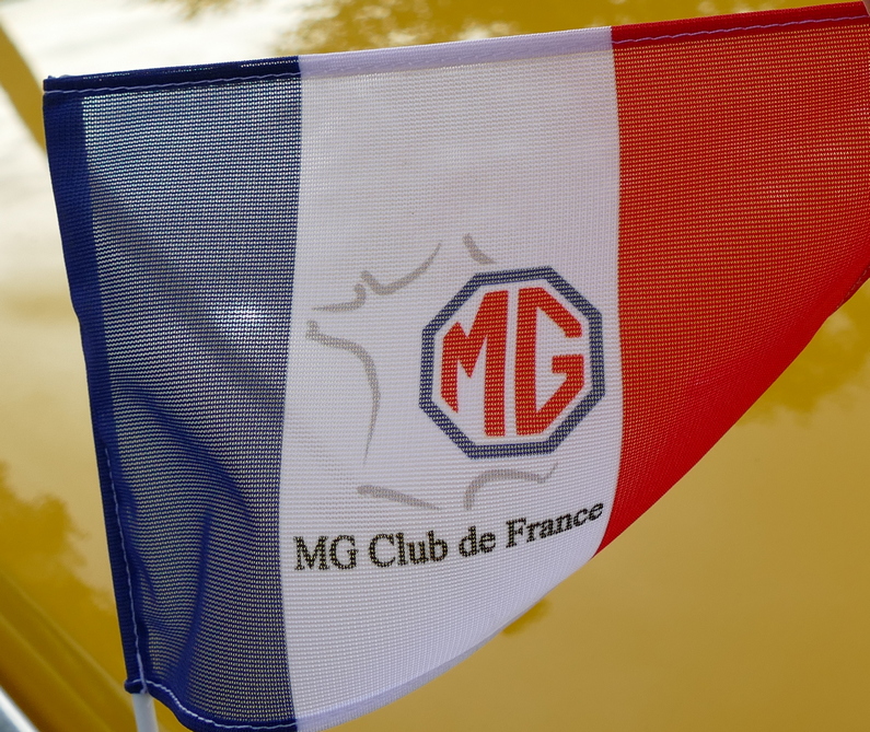 MG Club de France flag.